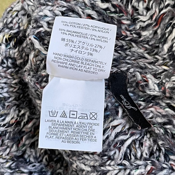 J Crew Woman's Knitted Beanie Hat & Mittens w/Fringe. Black/White. One Size - Picture 4 of 5